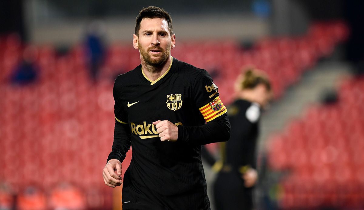 Leo Messi, durante el partido contra el Granada en el Nuevo Los Cármenes