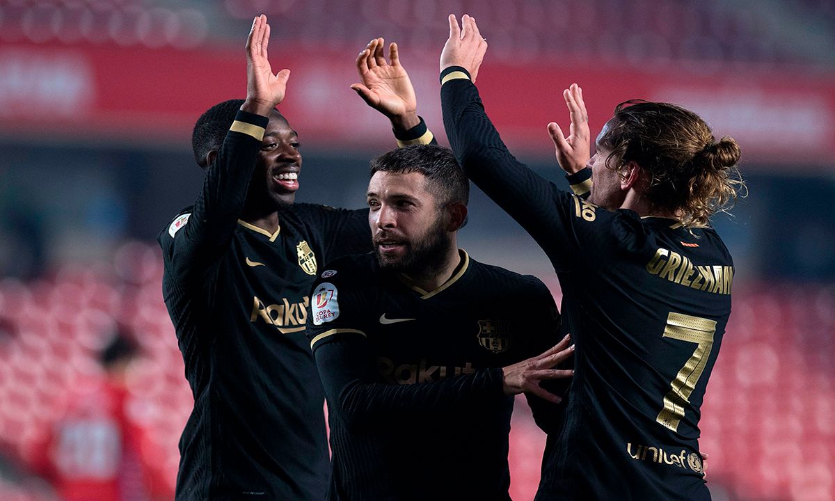 Dembélé, celebrating with his mates