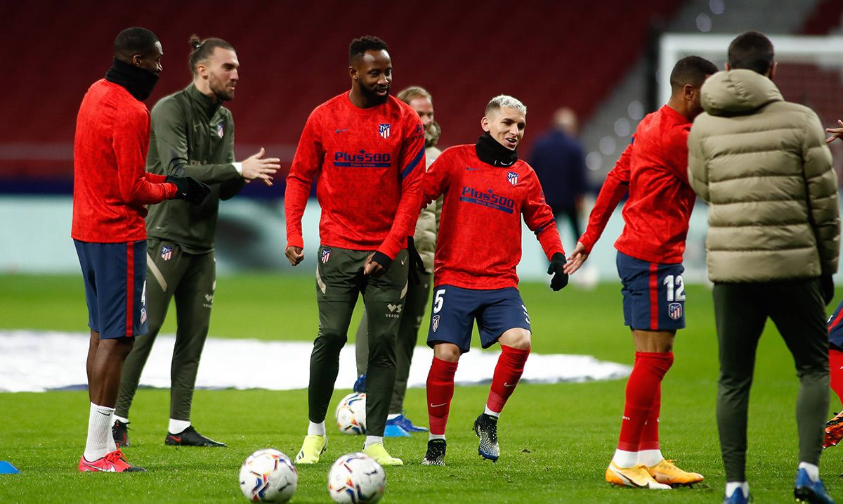 Moussa Dembélé, durante un calentamiento con el Atlético de Madrid