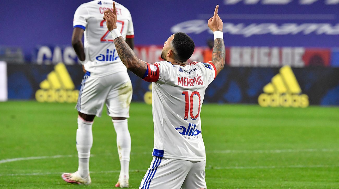 Memphis Depay celebra su doblete