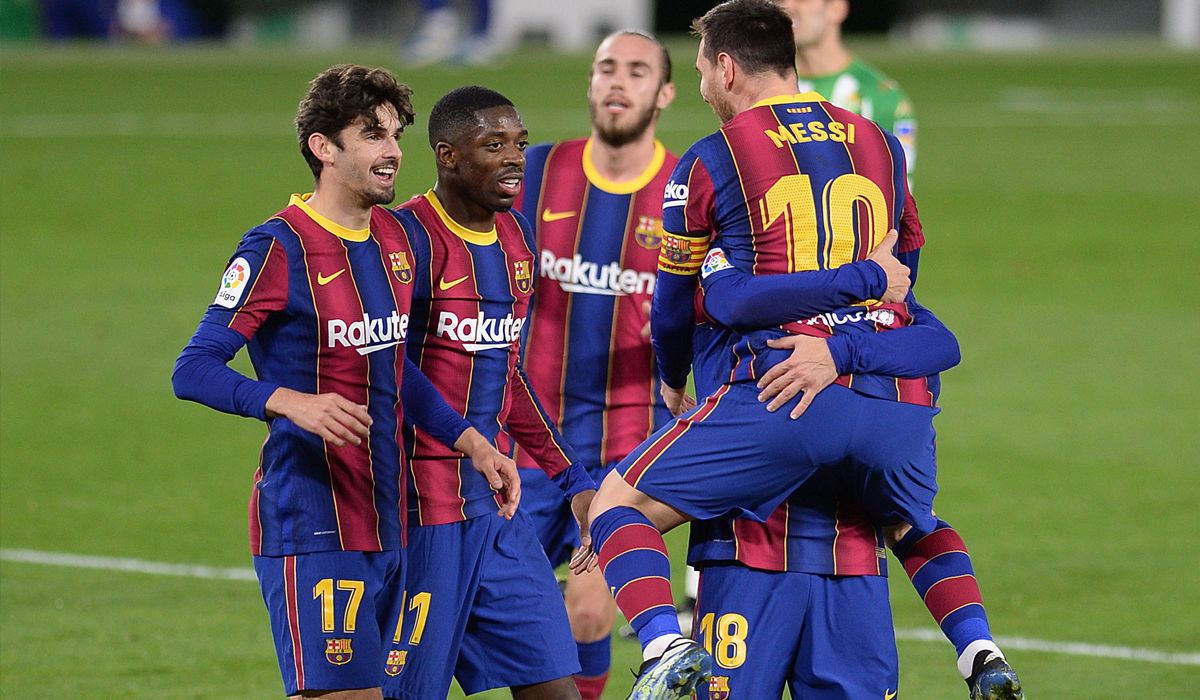 The players of the Barça, celebrating a goal in front of the Betis