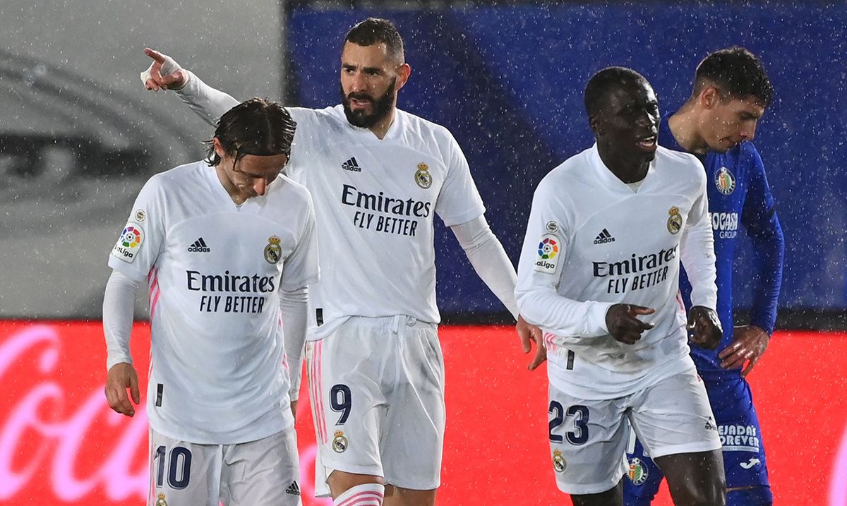 Benzema and Mendy, celebrating one of the goals of the Real Madrid