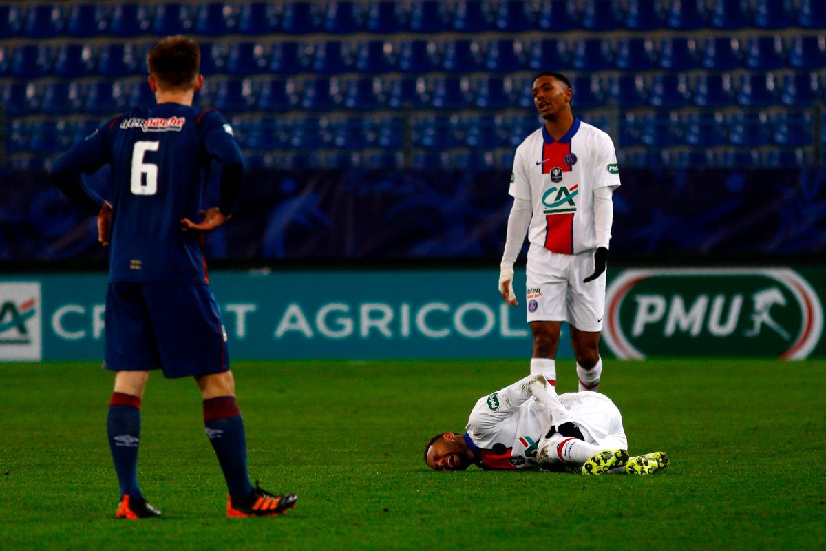 Neymar podría haber sufrido una lesión a menos de una semana de la Champions