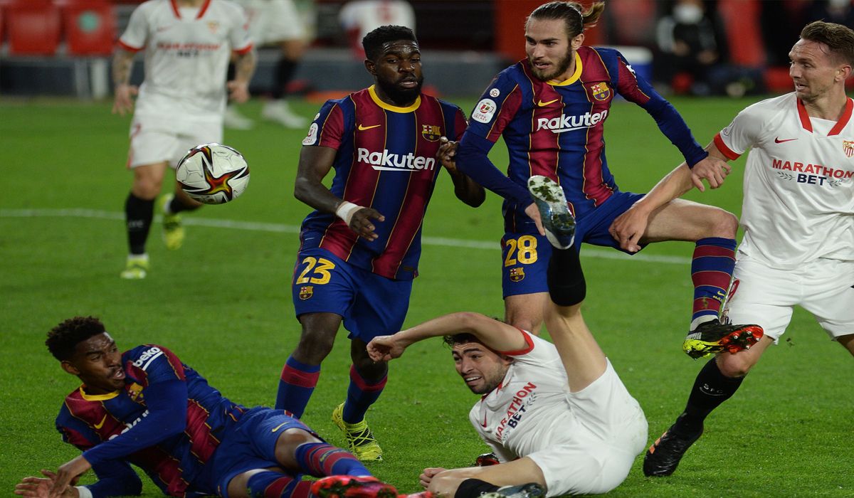 La defensa del Barça, ante el Sevilla