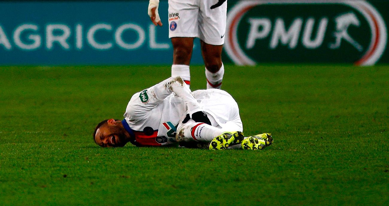 Neymar se duele de su lesión con el PSG