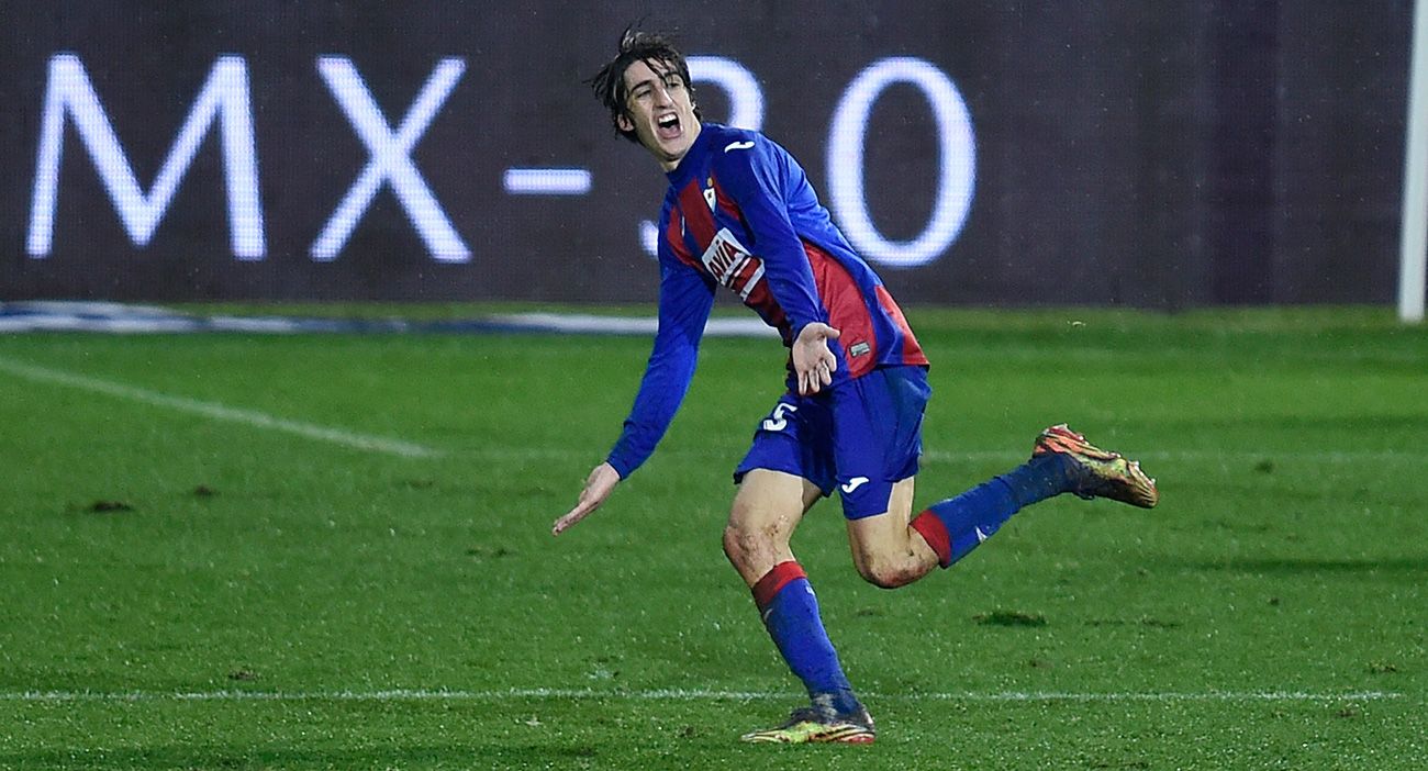 Bryan Gil celebra un gol con el Eibar