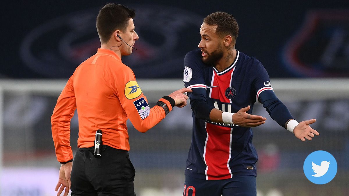 Neymar Jr, protesting against the referee in an image of archive