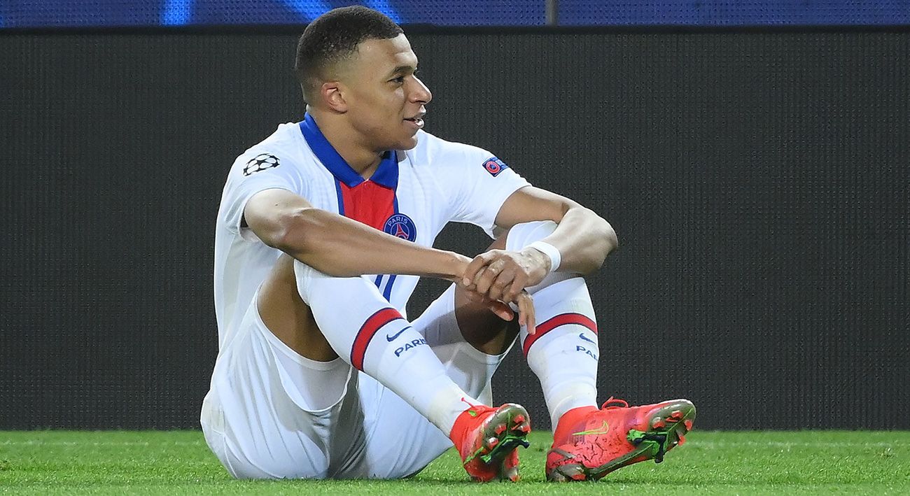 Mbappé, seated celebrating a goal to the Barça