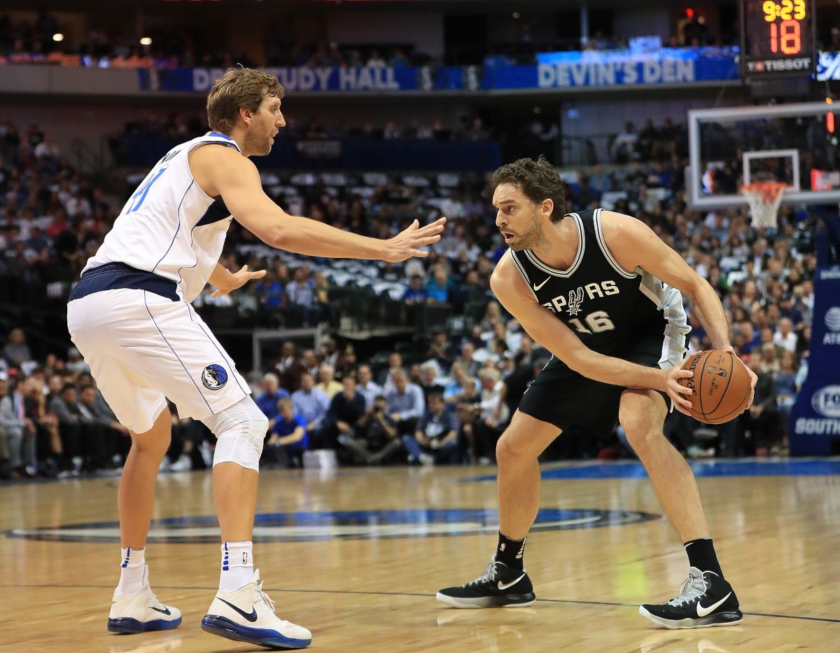 Pau Gasol en un partido con los Spurs de San Antonio en 2017