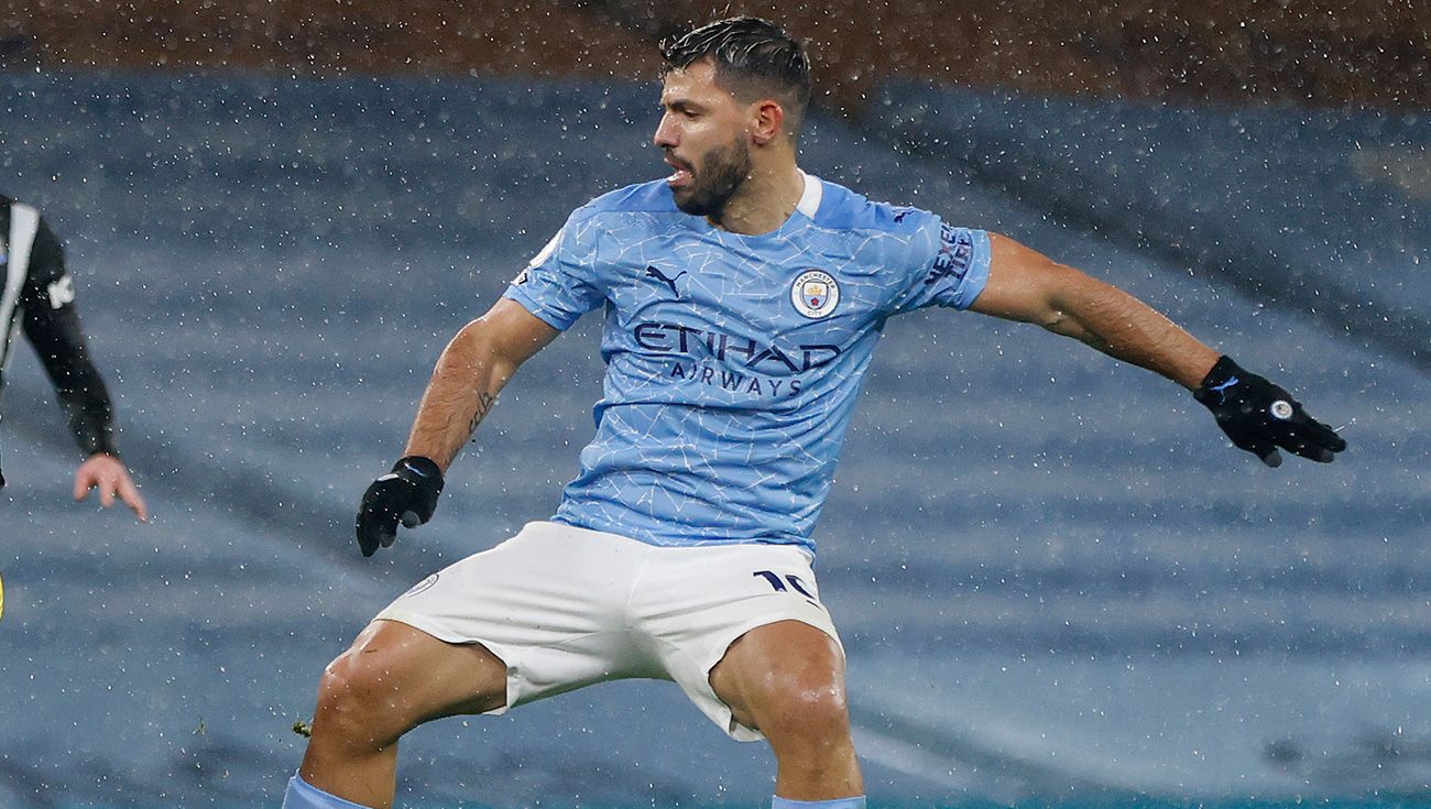 El Kun Agüero en un partido con el City