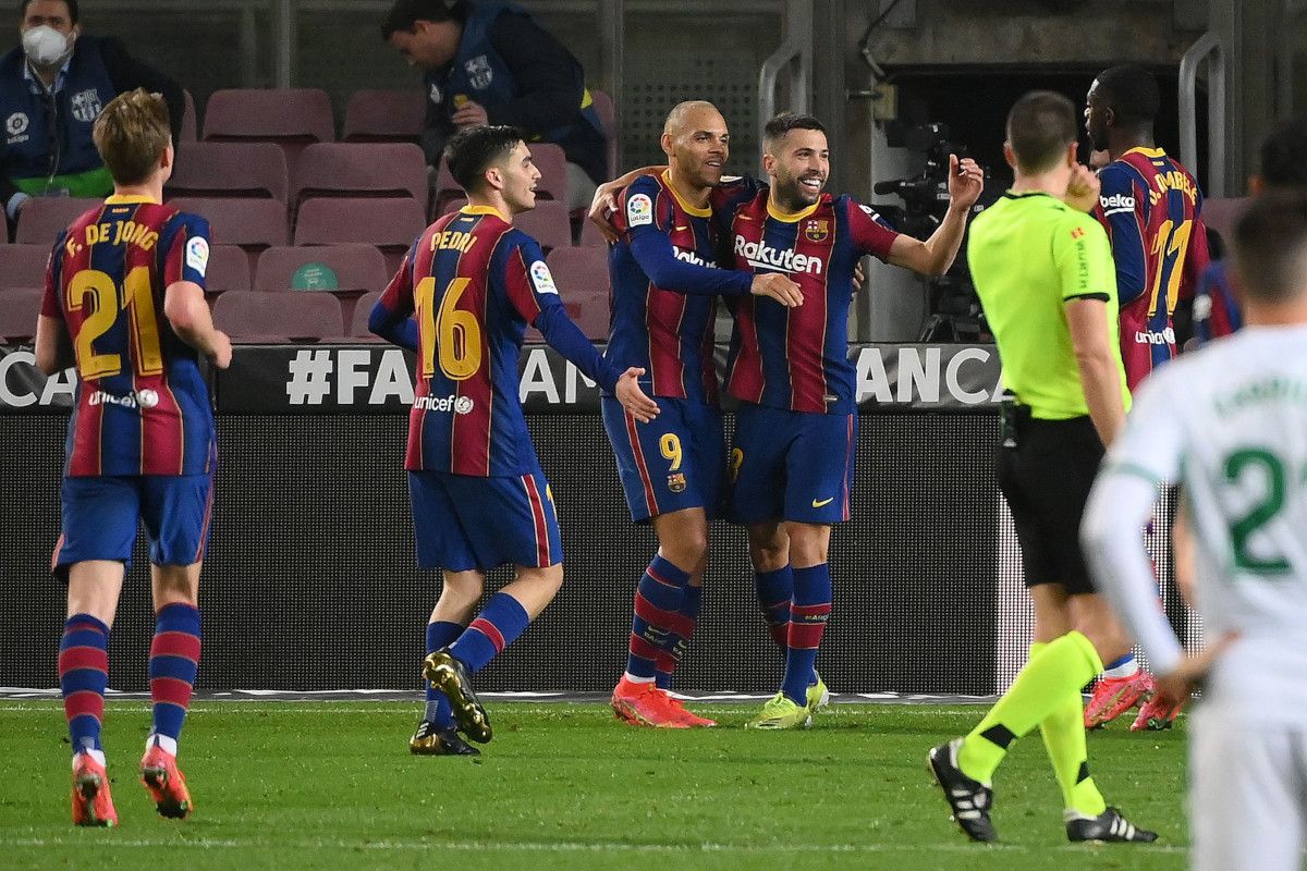 Jordi Alba celebra el gol que anotó ante el Elche