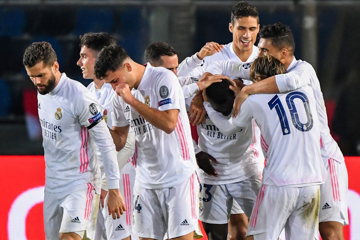 Raphael Varane celebrating with the Real Madrid