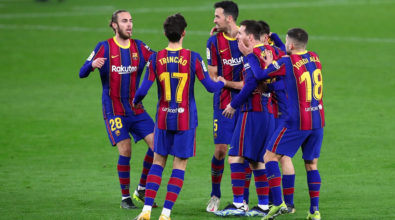 The players of the Barça celebrate a goal