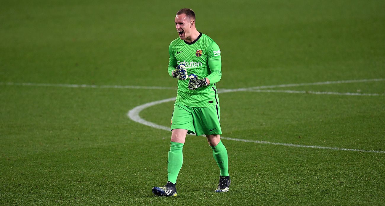 Marc-André ter Stegen shouts after the goal of Hammered