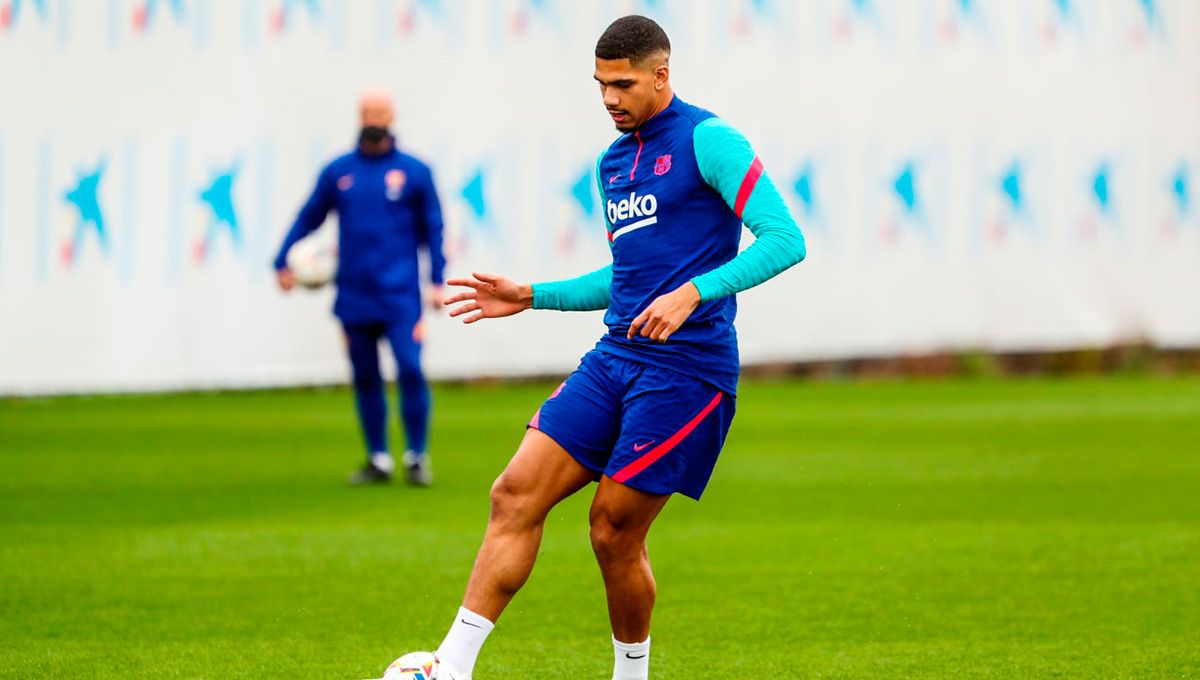 Ronald Araújo en un entrenamiento con el Barça / Foto: Twitter Oficial FCB