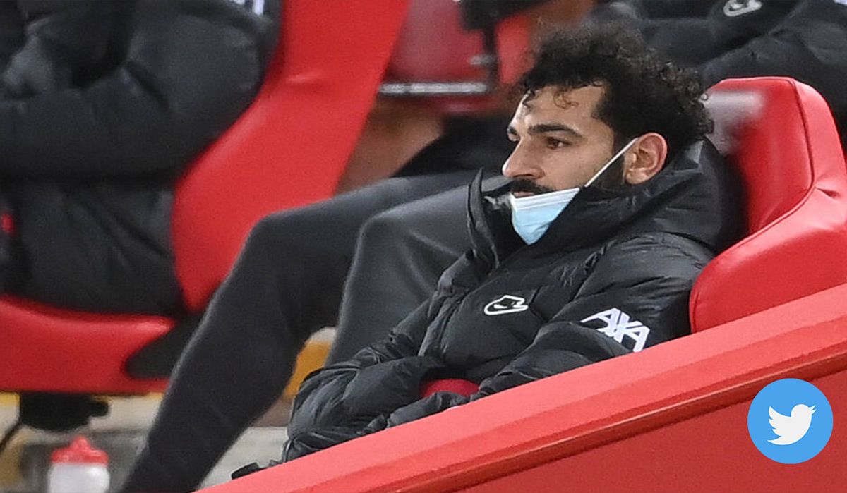 Salah, en el banco de suplentes durante el partido ante el Chelsea