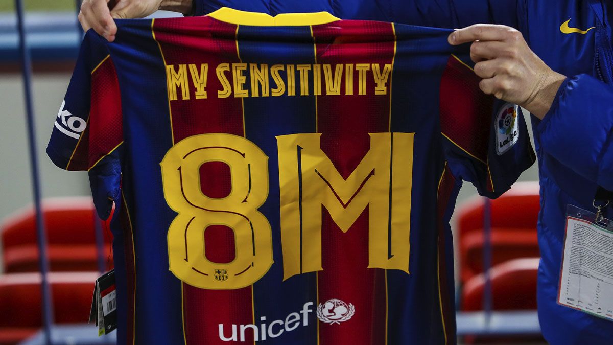 Las camisetas especiales del Barça, que se exhibieron en El Sadar