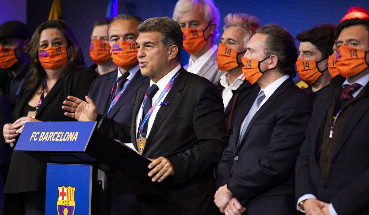 Joan Laporta y su equipo, tras ganar las elecciones del FC Barcelona