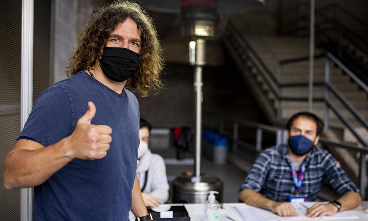 Puyol, ejerciendo su voto