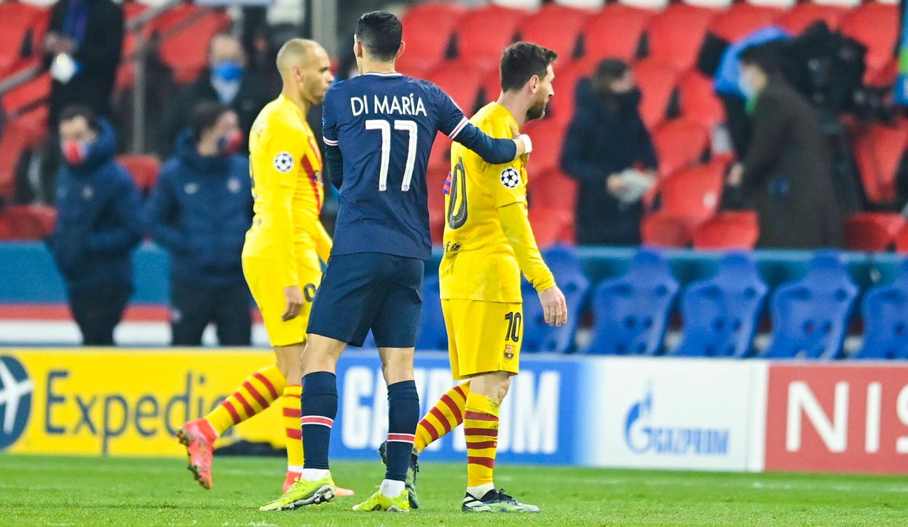 Di María y Leo Messi se saludan tras el partido