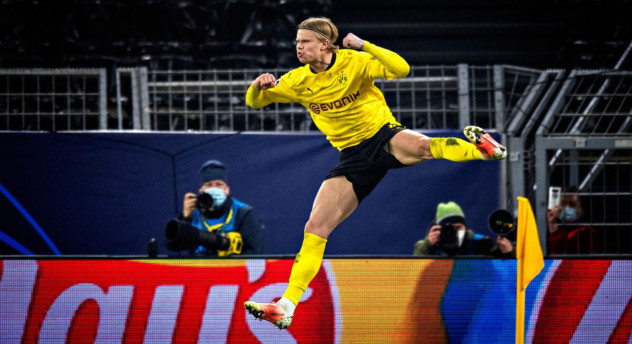Erling Haaland Celebrates his goal in front of the Seville