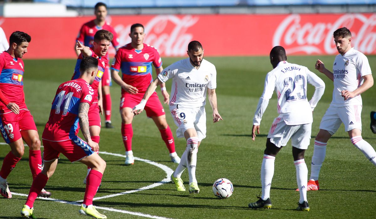 Benzema rescata un punto para el Madrid
