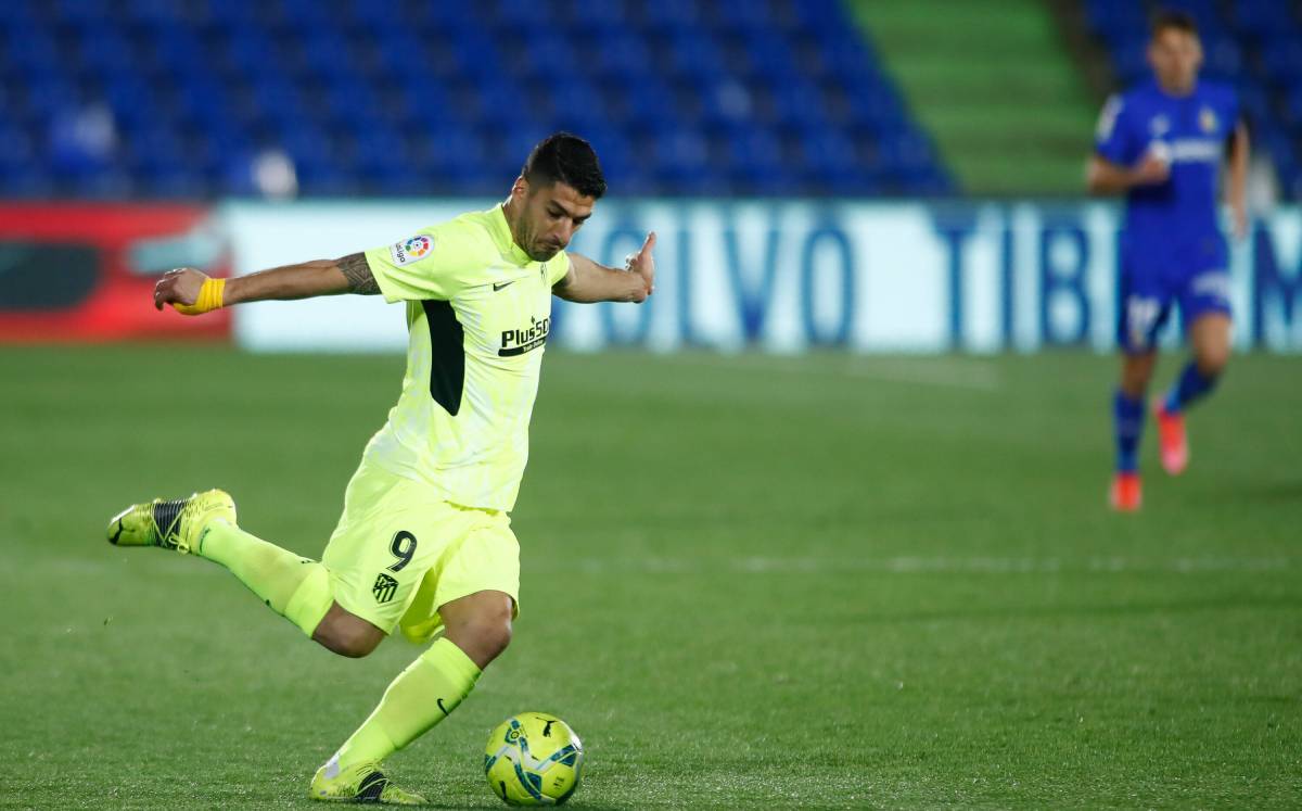 Luis Suárez in a party of the Athletic of Madrid