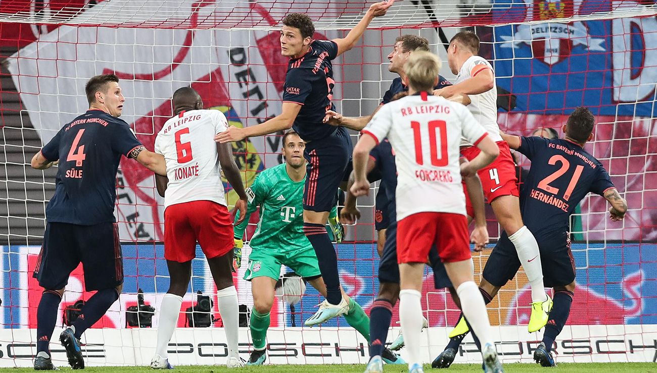 Jugadores de Leipzig y Bayern luchan por la posición