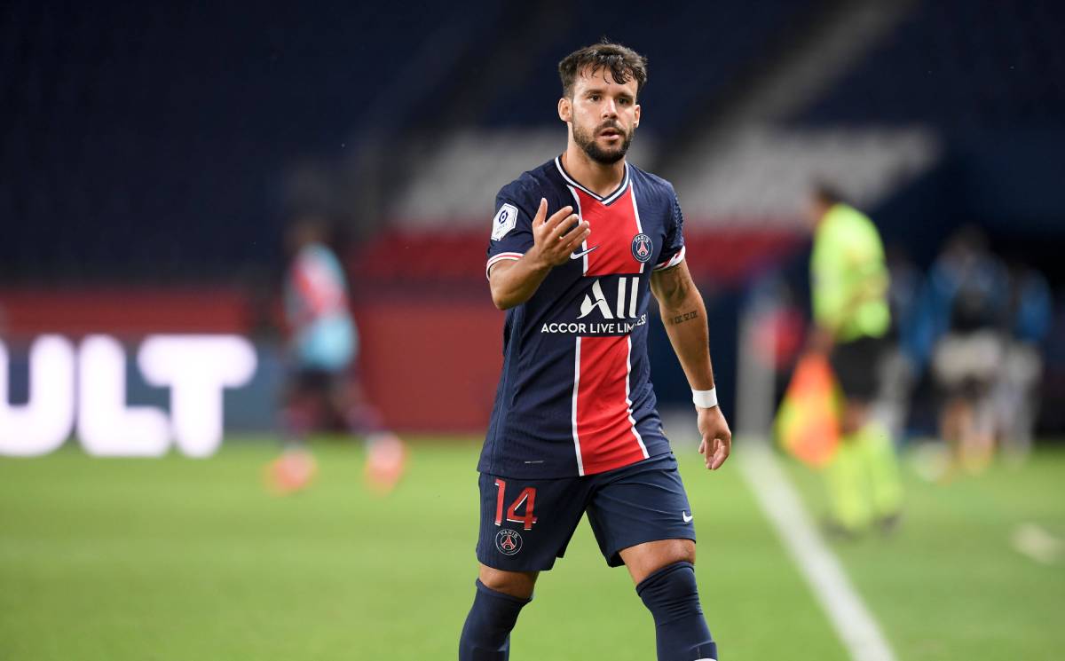 Juan Bernat en un partido del PSG