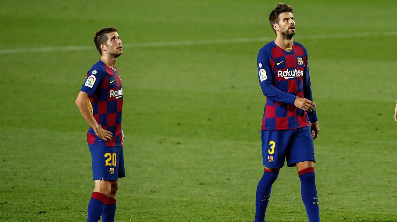 Sergi Roberto y Piqué en un partido la temporada 19/20