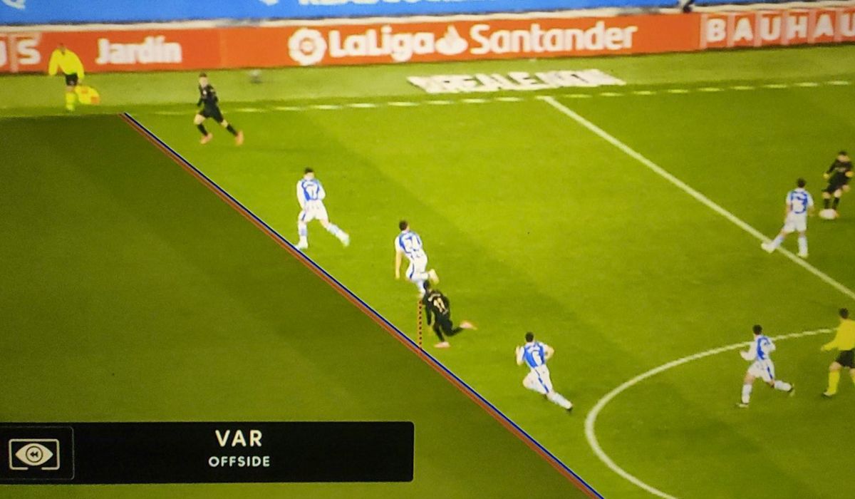 Polémica del VAR con el gol de Dembélé (Imagen: Twitter/@CarlesFite)