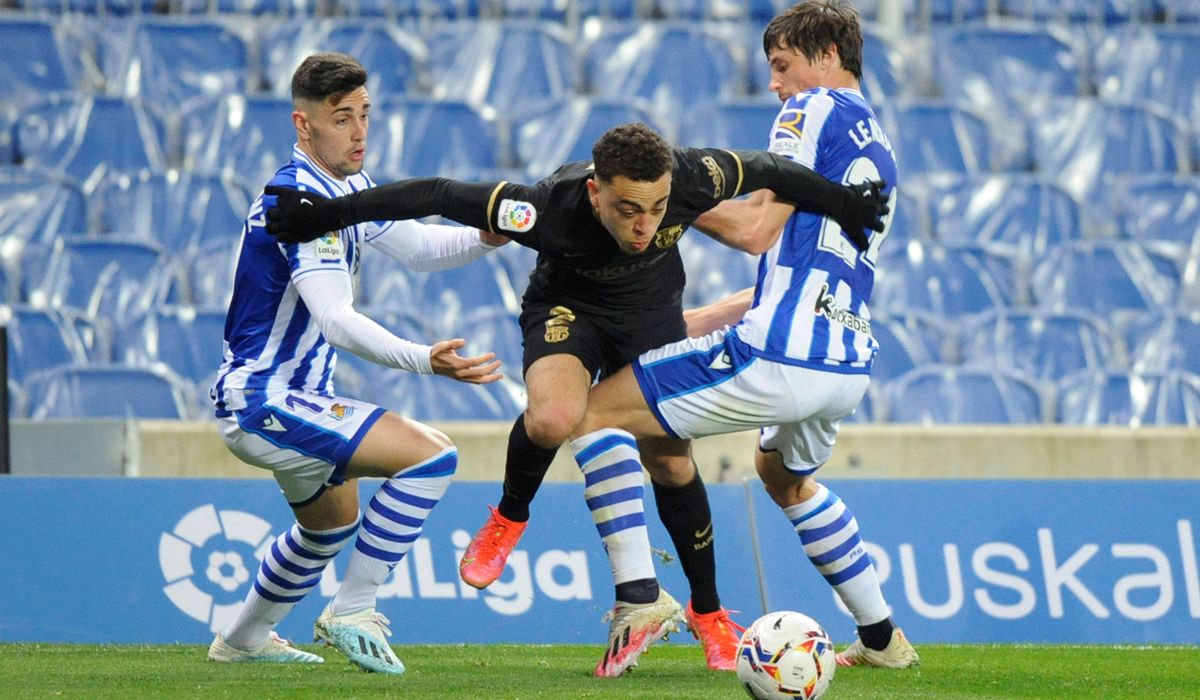 Segiño Dest, in the dispute of a balloon in the Real Sociedad-FC Barcelona