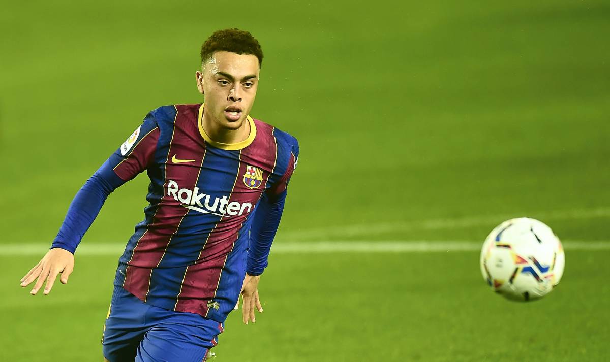 Sergiño Dest en un partido del Barça