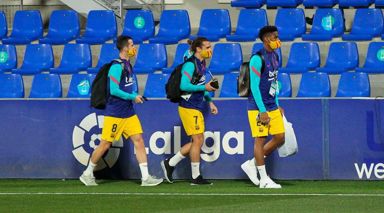 Pjanic, Griezmann and Junior Firpo with mask