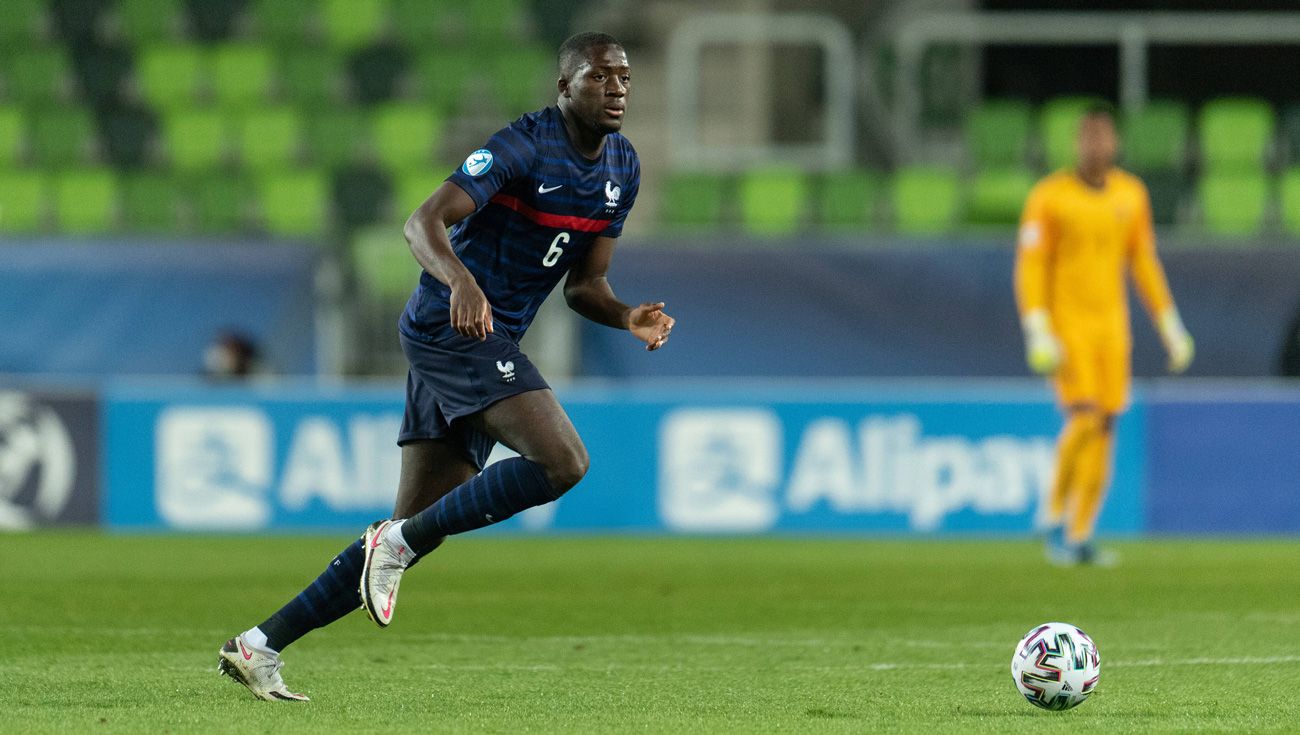 Konaté en un partido con Francia Sub-21