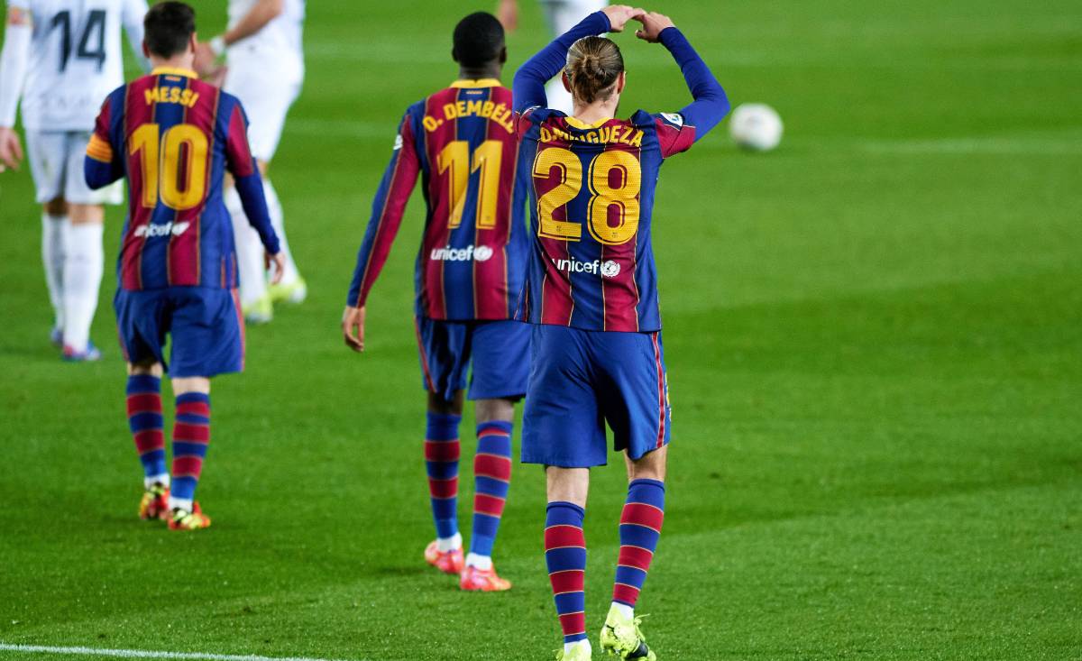 Messi, Dembélé y Mingueza en un partido del Barça