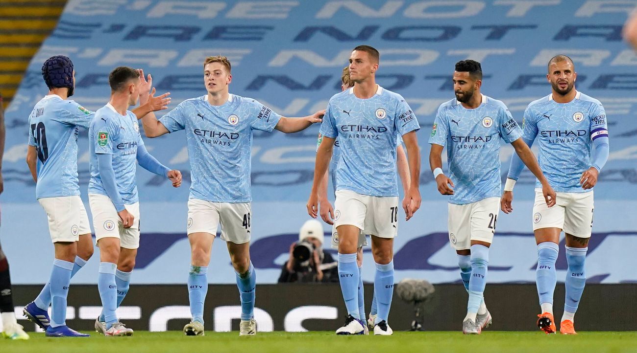 Los jugadores del City celebran un gol de Delap