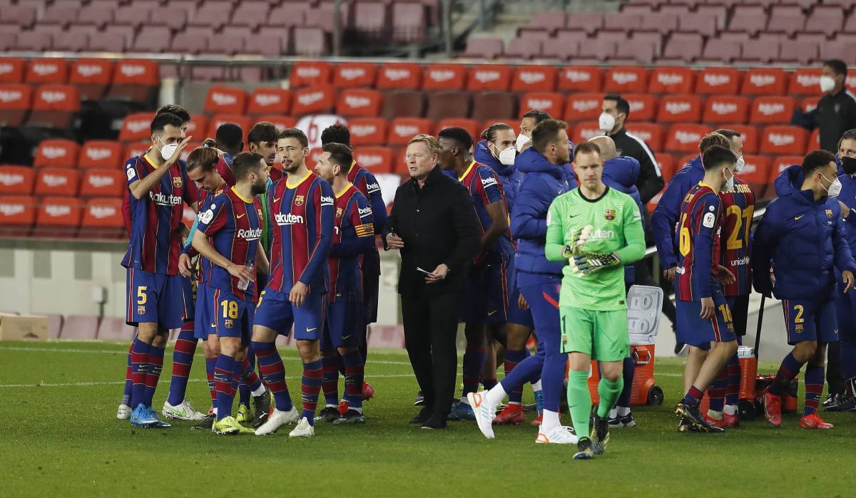 Ronald Koeman gives instructions to his players during a party