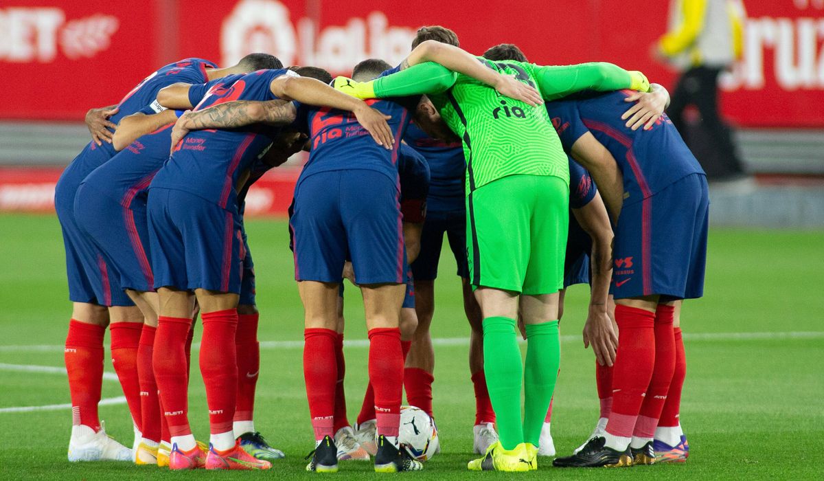 Los jugadores del Atlético, antes de un partido