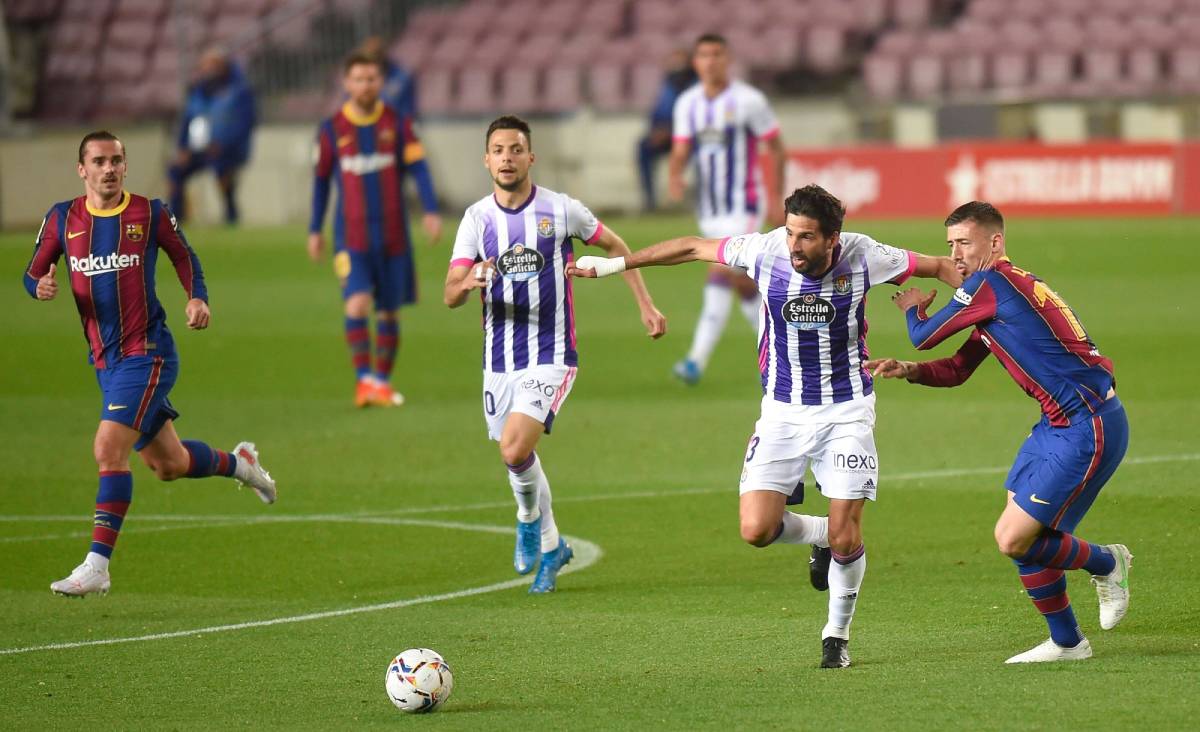 Jugadores del Barça ante el Valladolid