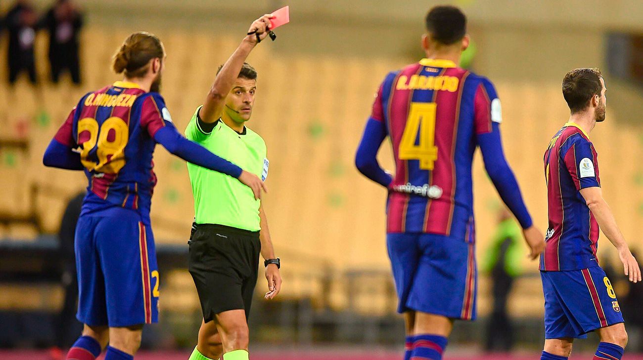 Gil Manzano expels to Messi in the Supercopa