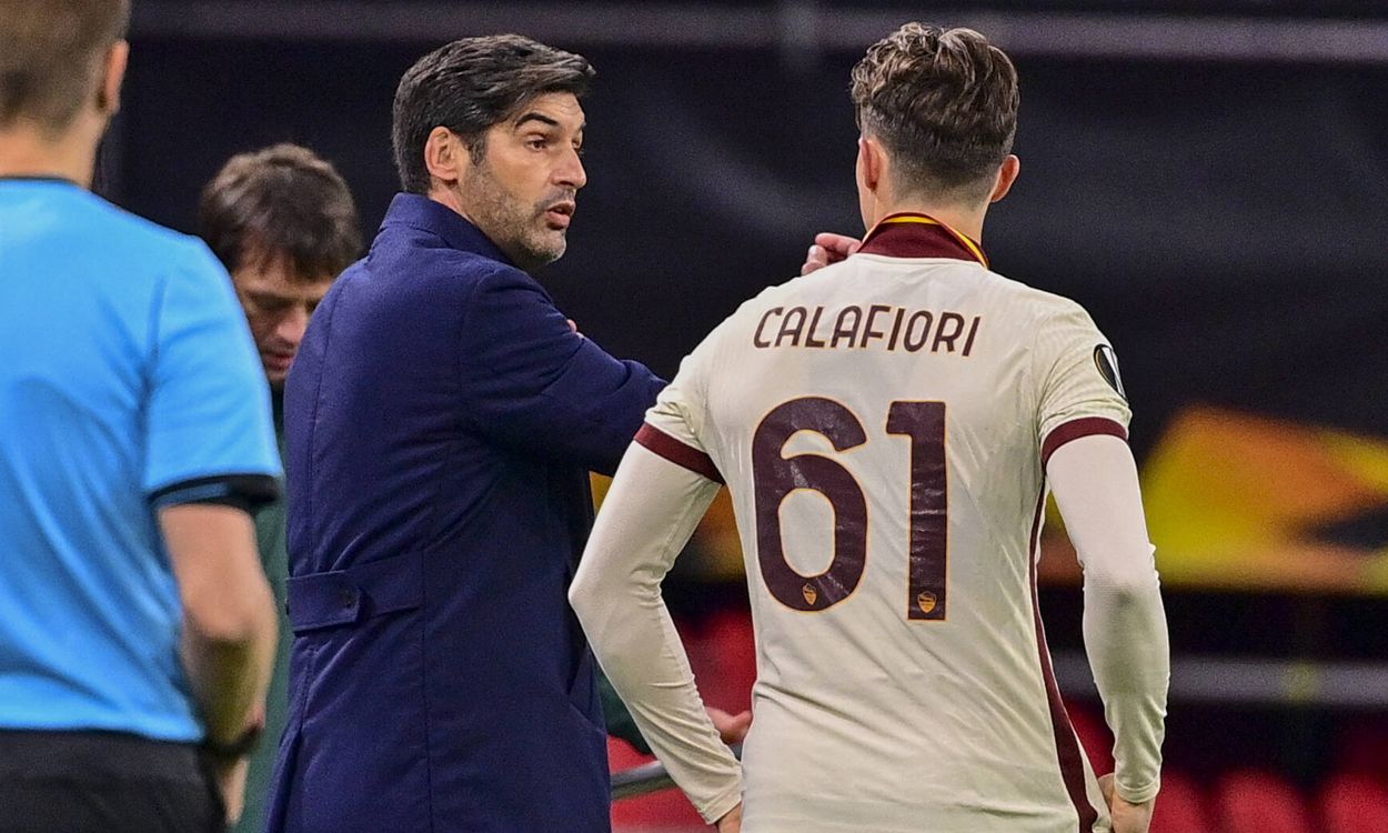 Calafiori en un juego de Europa League con la Roma
