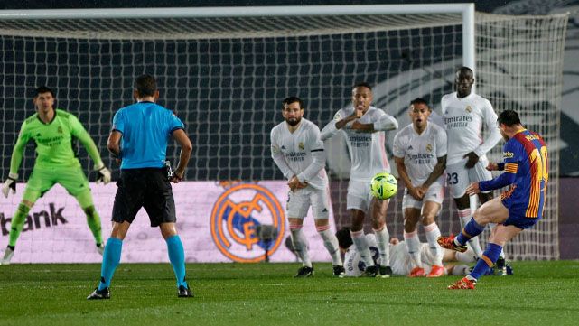 El FC Barcelona desplaza por primera al Madrid como el club más valioso