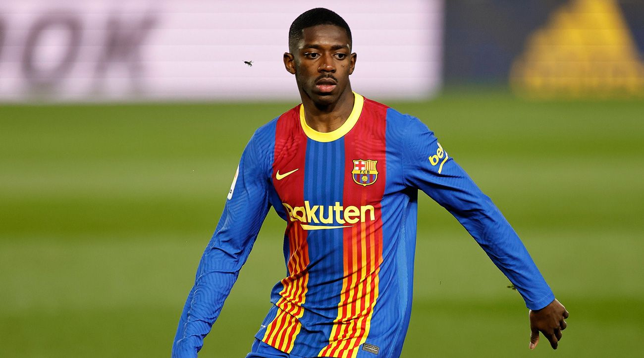 Ousmane Dembélé Playing with the special T-shirt for the Classical