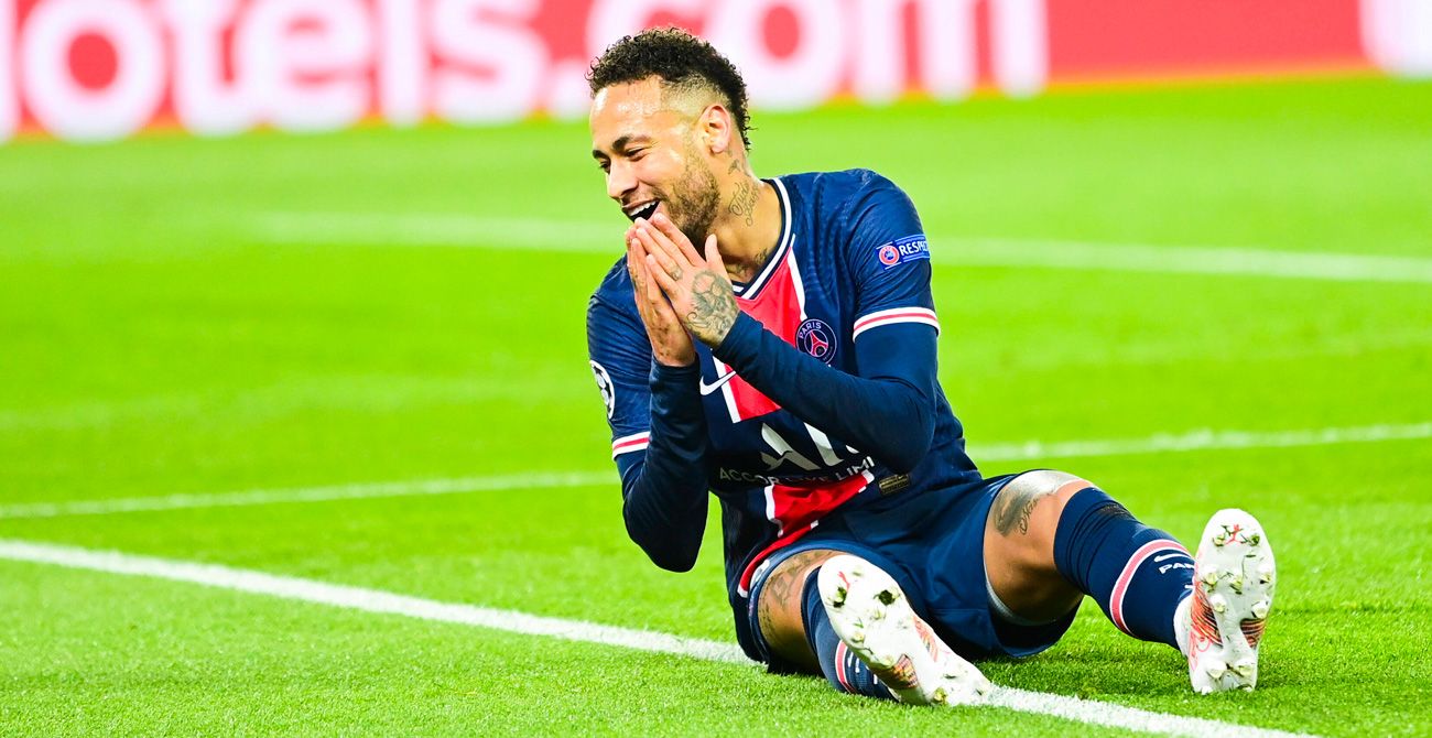 Neymar Jr se lamenta de una ocasión fallada