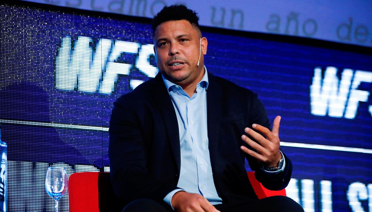 Ronaldo Nazario en un acto publicitario