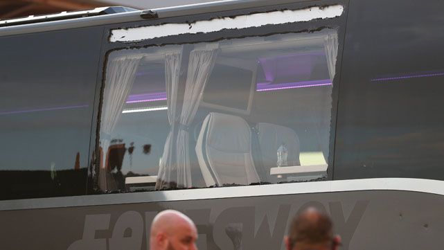 El bus del Real Madrid fue atacado con piedra en su ingreso a Anfield