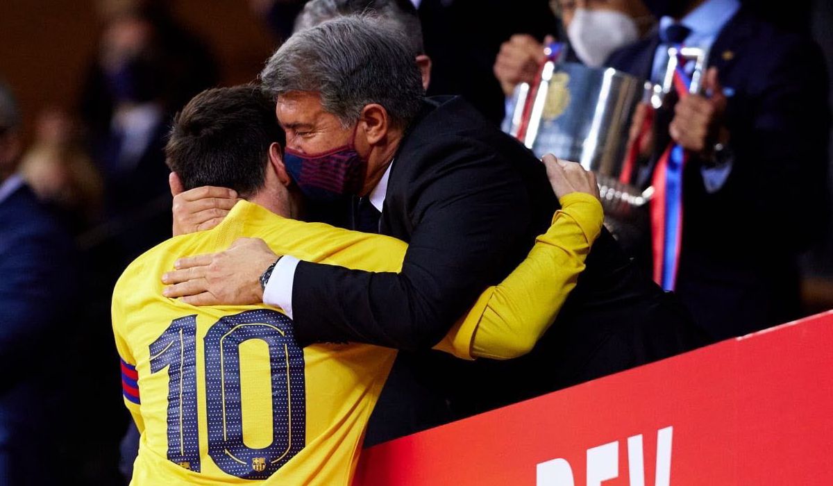 Embrace between Joan Laporta and Leo Messi after the final of the Glass of Rey. Image: @JoanLaportaFCB in Twitter