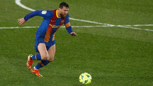 A 'endemoniado' Messi, is to shot to annotate his goal 666 with the Barça
