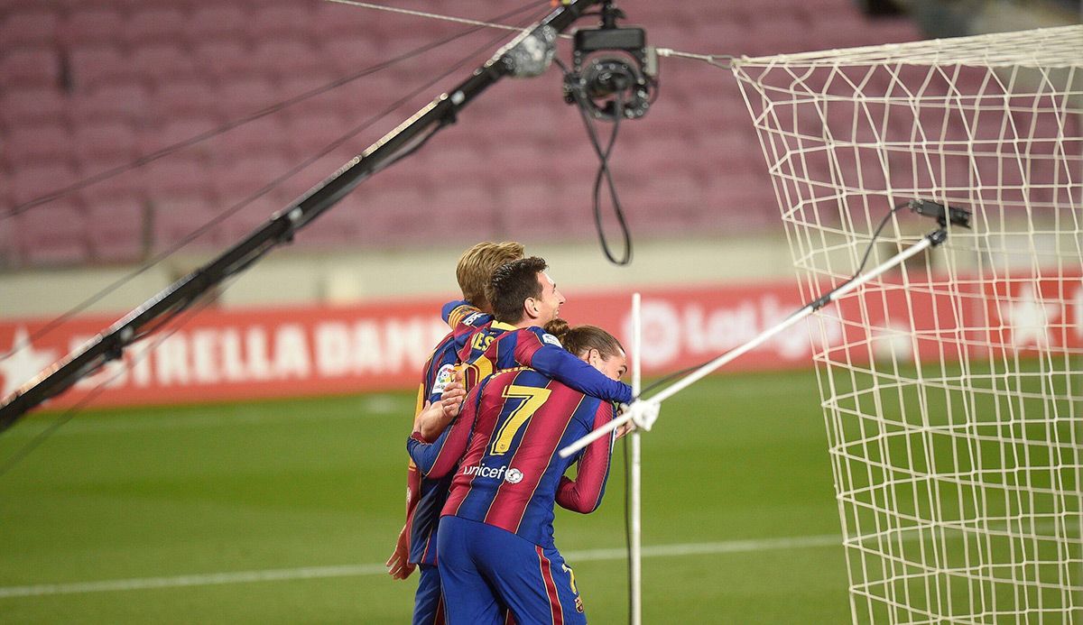 Griezmann and Messi, celebrating the fifth goal in front of the Getafe